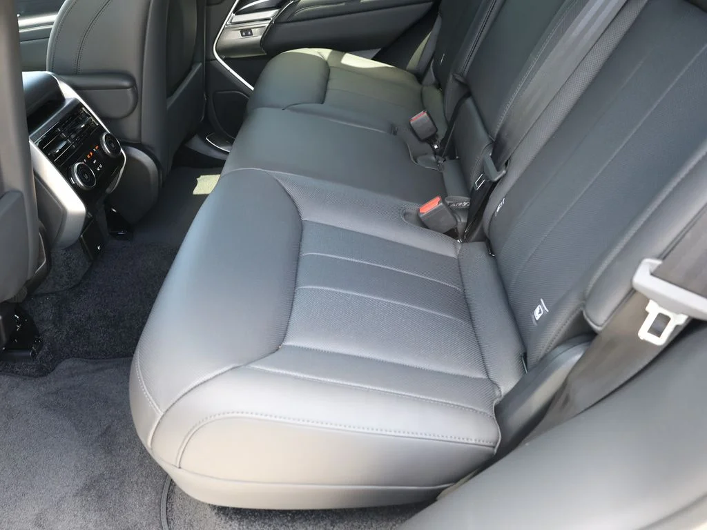 2025 Land Rover Range Rover SE - Photo 22