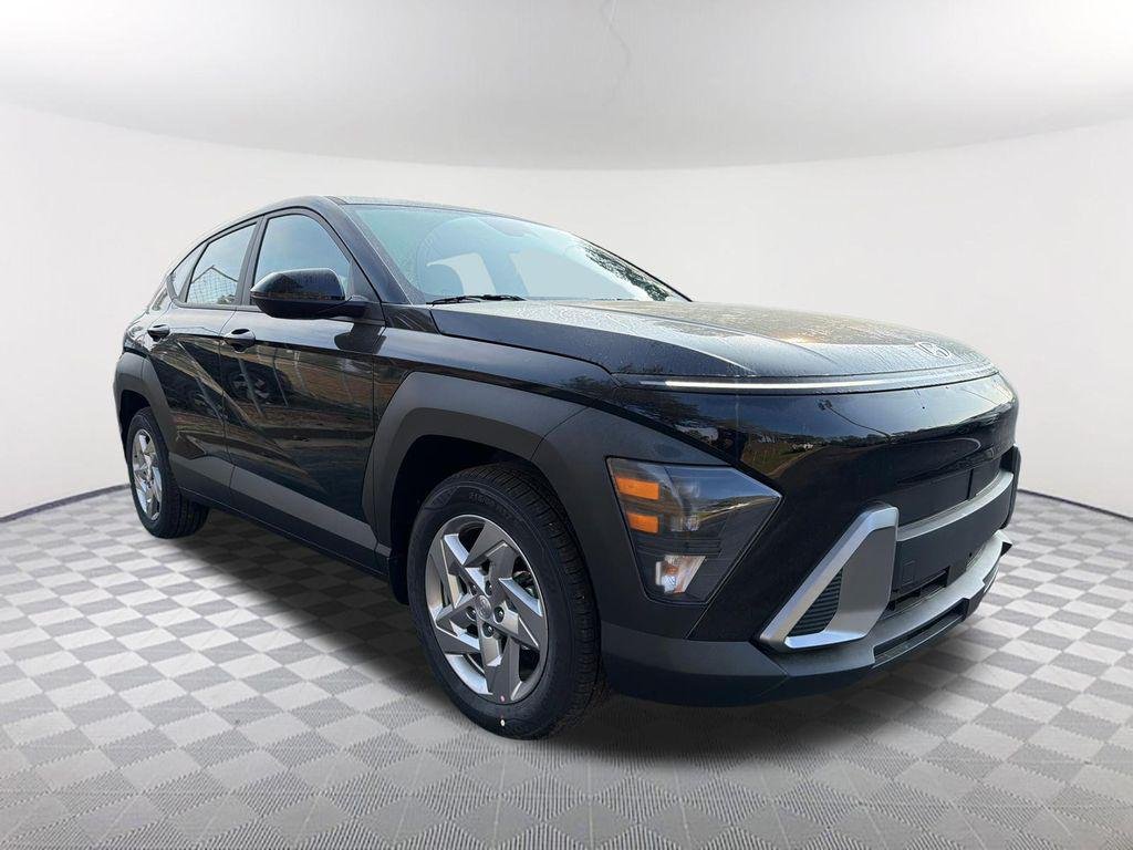 New 2026 Black Hyundai SE FWD image 3