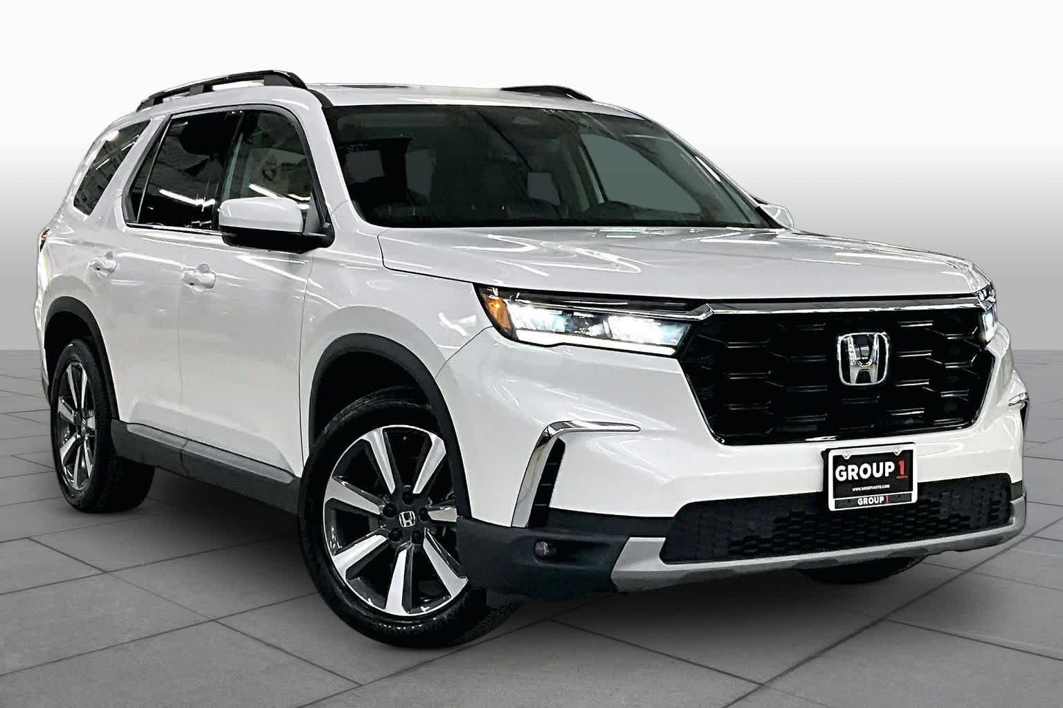 Used 2025 Platinum White Pearl Honda Touring image 3