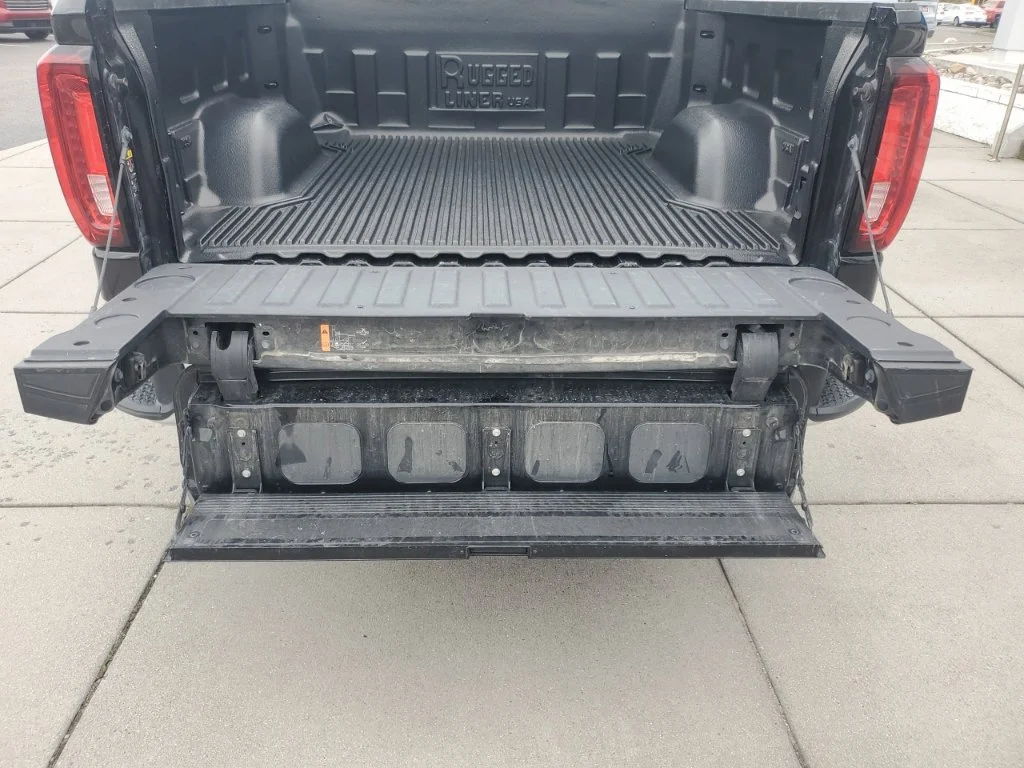 Used 2025 Black GMC SLT image 19