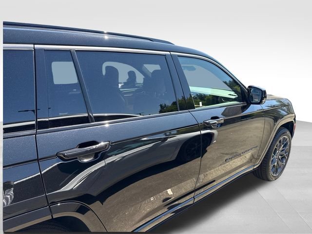 New 2026 Diamond Black Crystal Pearl-Coat Exterior Paint Jeep Summit image 8