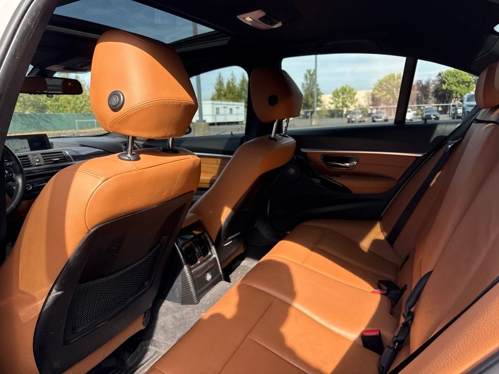 Used 2018 Mineral White Metallic BMW 340i xDrive image 18
