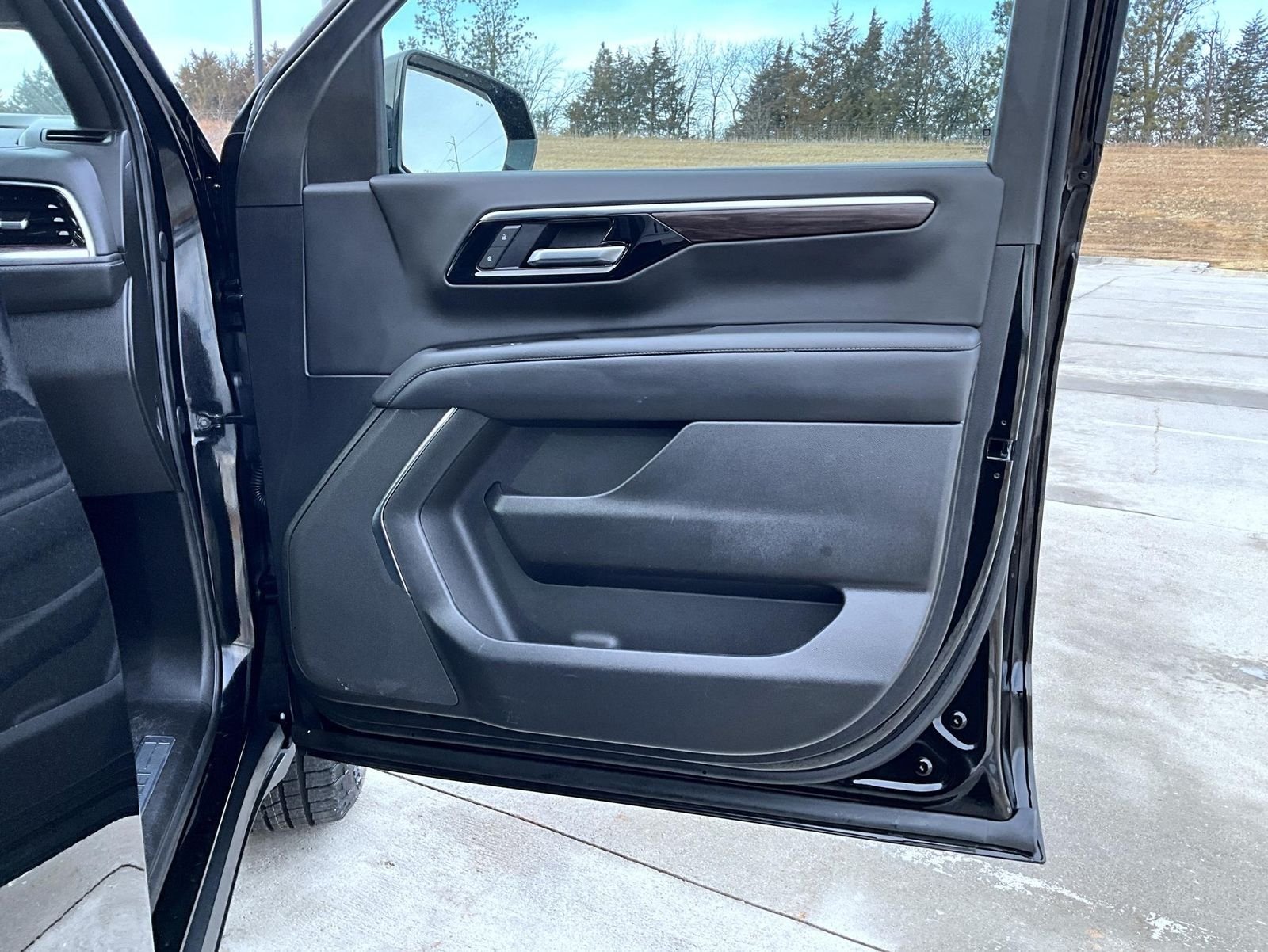 Used 2025 Black Chevrolet Z71 image 16