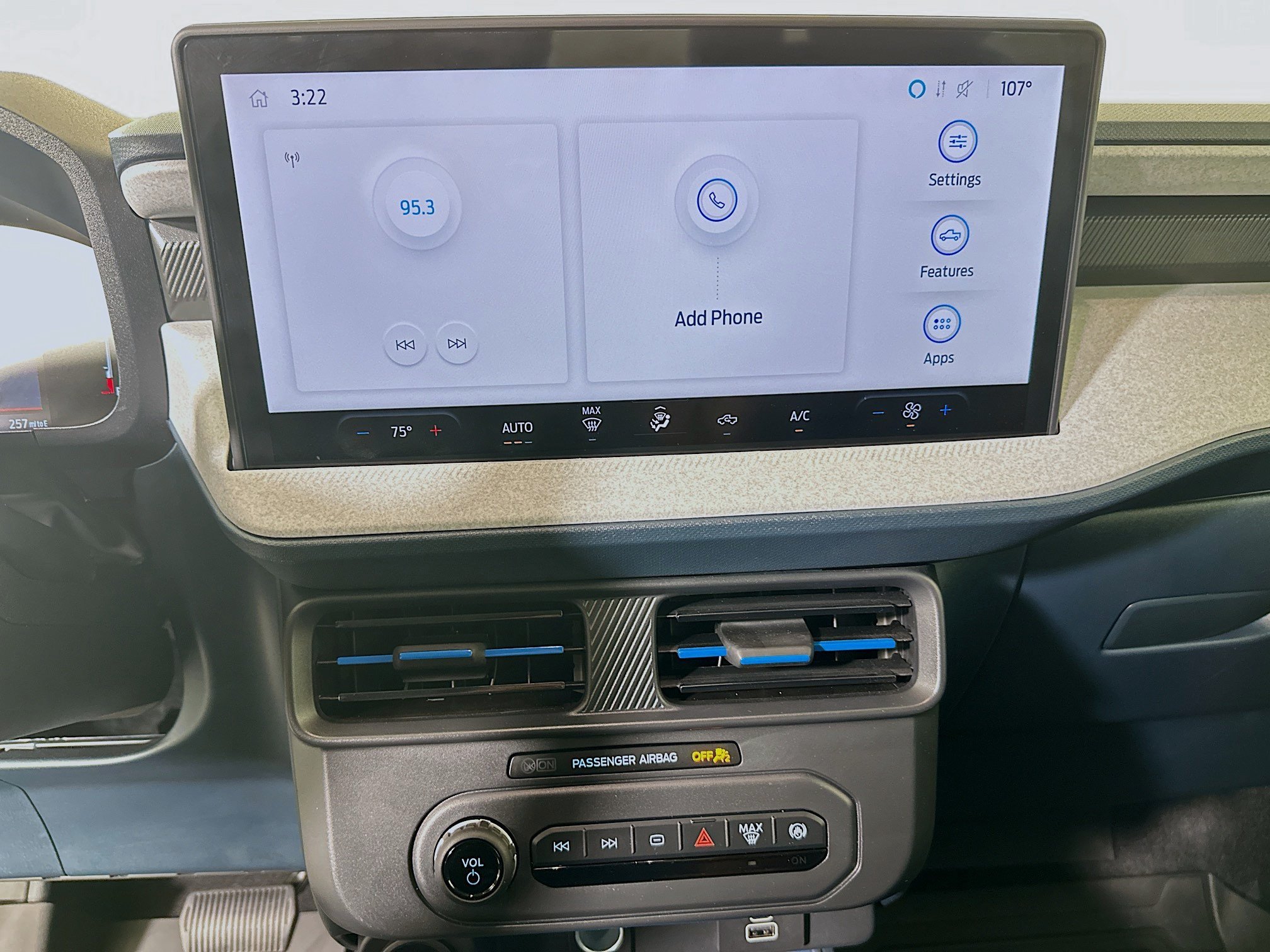 Used 2025 White Metallic Ford XLT image 24