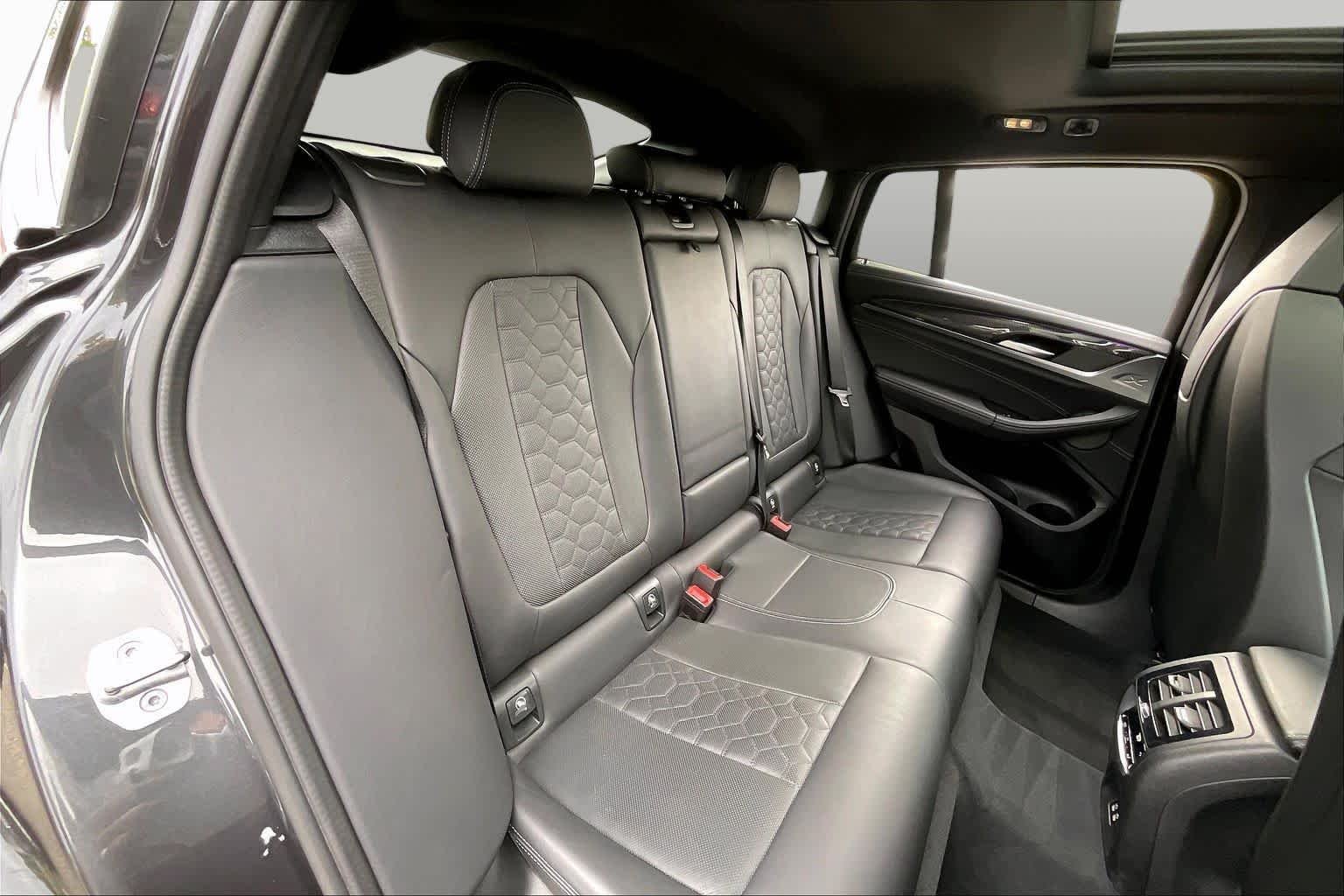 Used 2022 Dark Graphite Metallic BMW  image 19