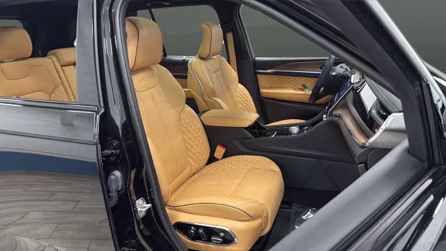 Used 2024 Diamond Black Jeep Summit image 23