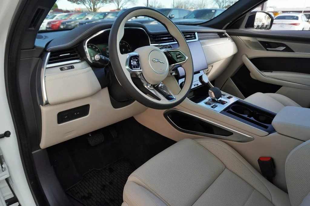 Used 2025 White Jaguar P400 R-Dynamic S image 12