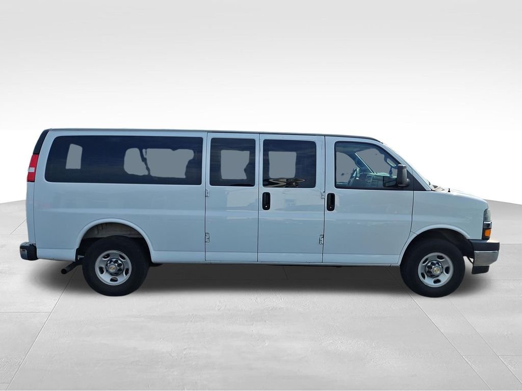 Used 2025 White Chevrolet LT image 6
