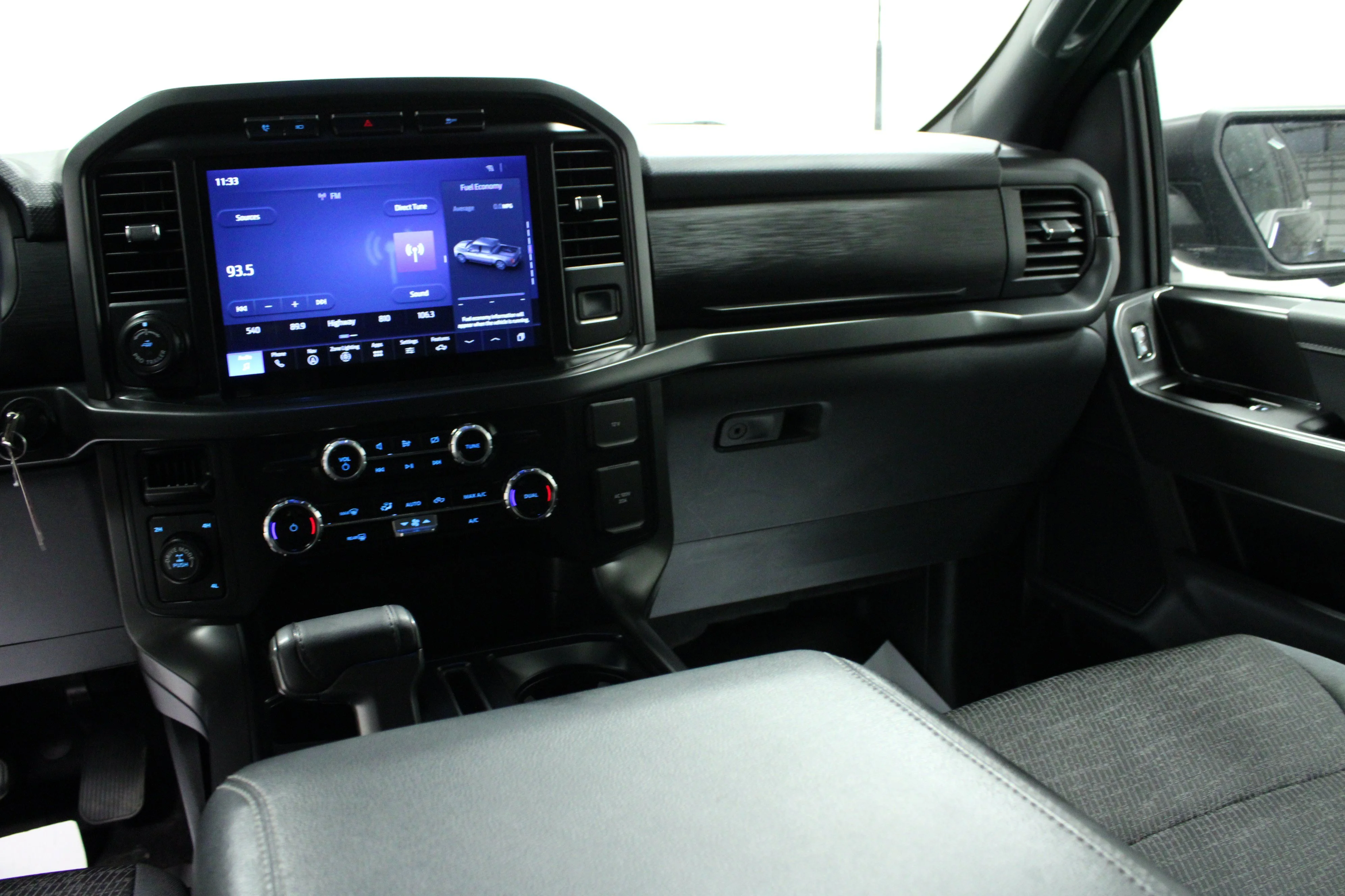 Used 2024 Agate Black Metallic Ford XLT image 19