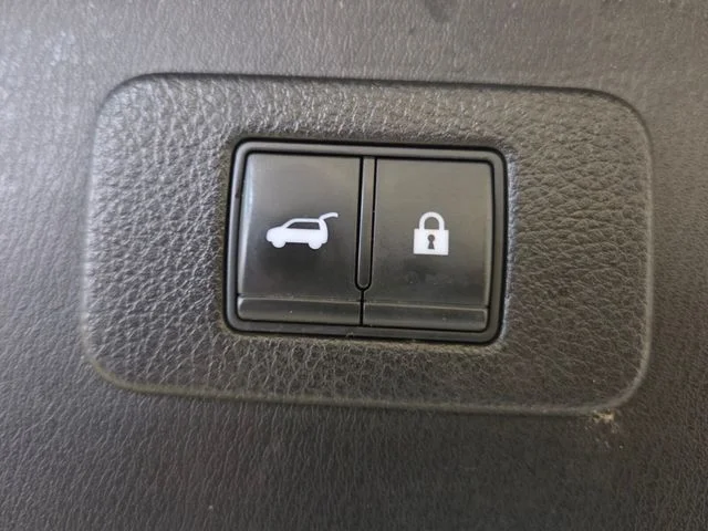 Used 2022 Blue Nissan SL image 7