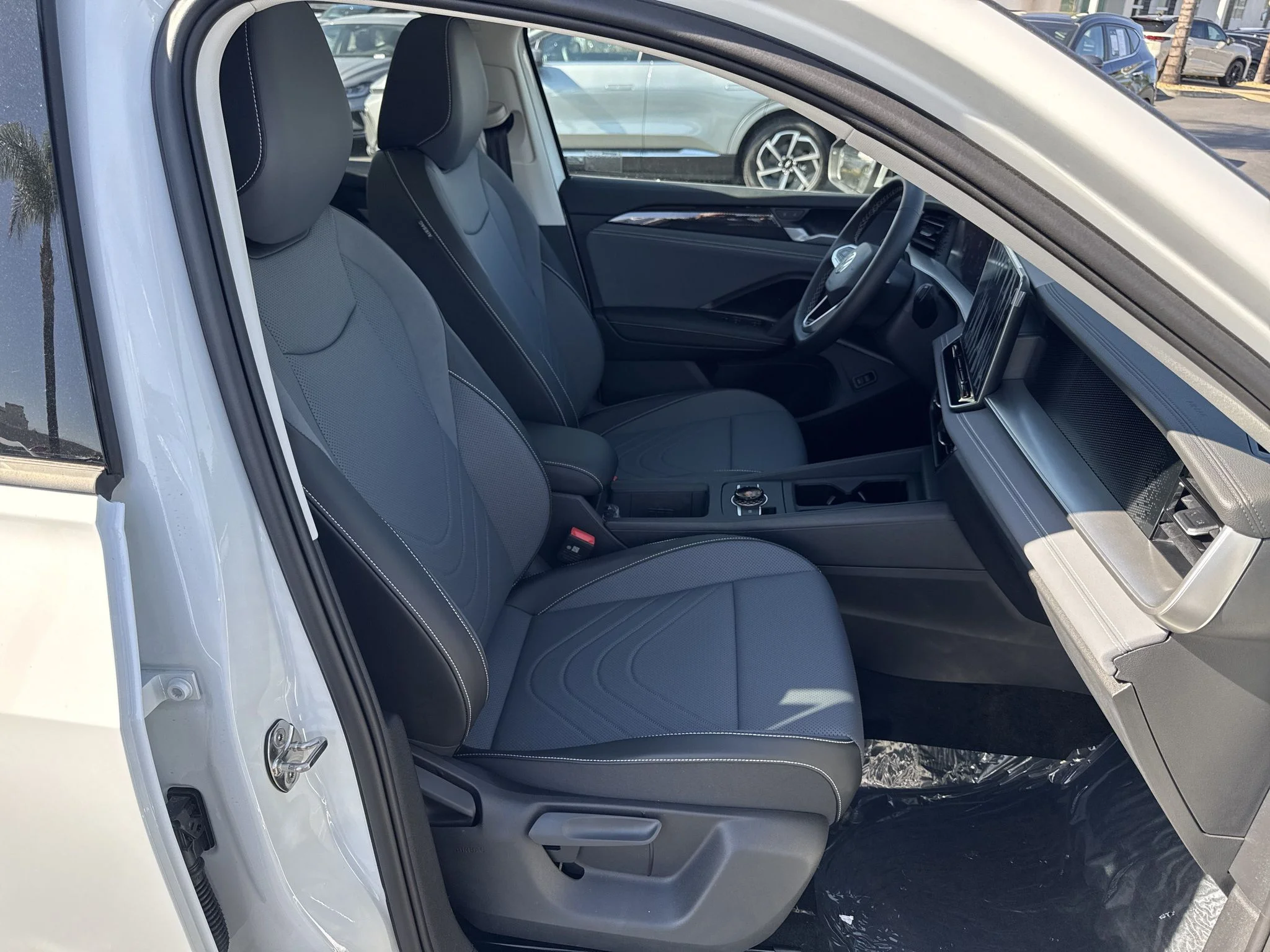 New 2026 Pure White Volkswagen SE image 19