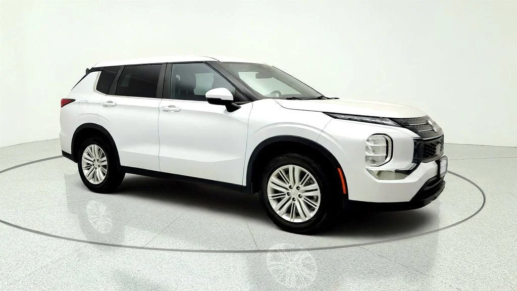 Used 2022 White Diamond Mitsubishi ES FWD image 3