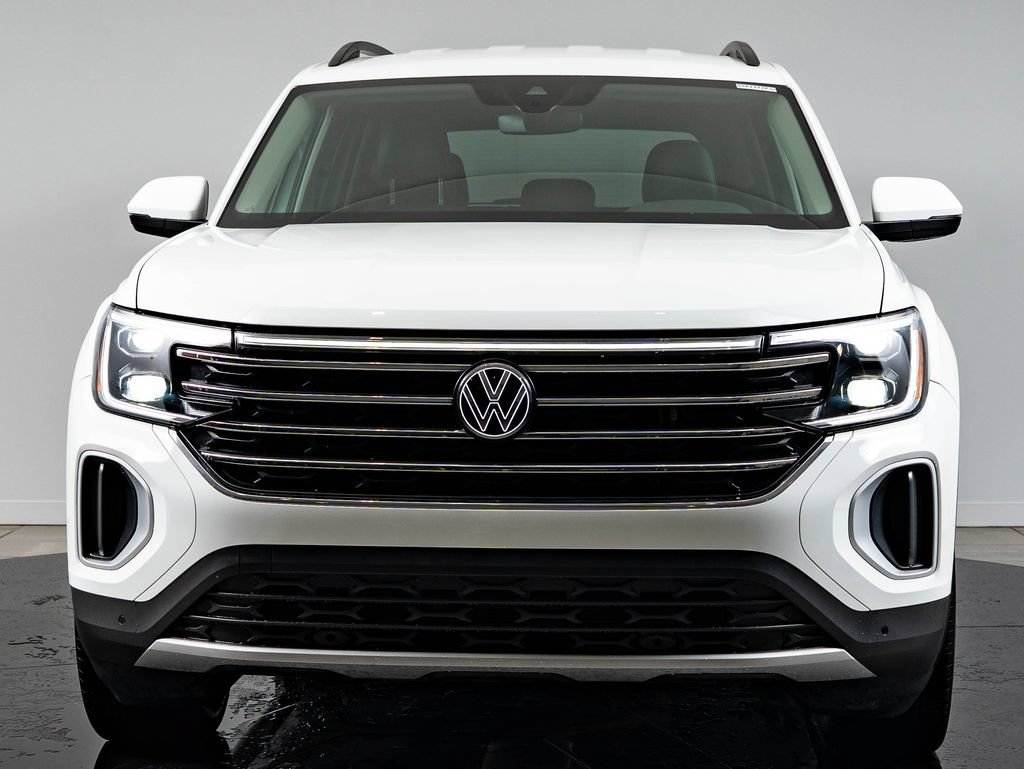 Used 2025 Pure White Volkswagen 2.0T SE w/Technology image 2