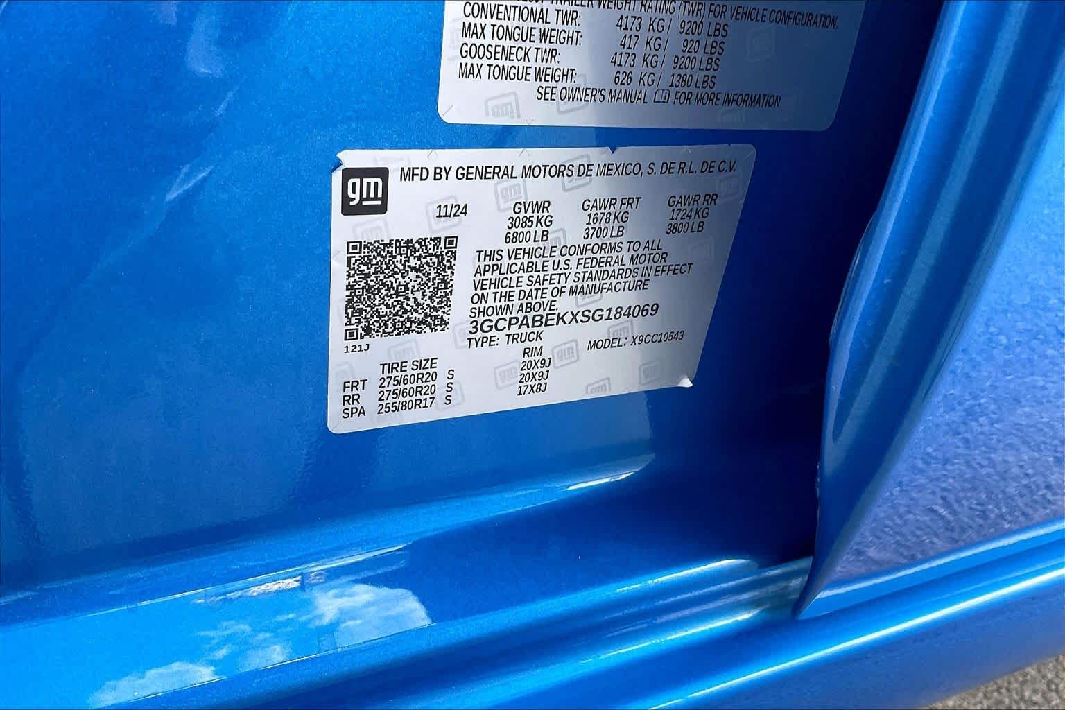 Used 2025 Riptide Blue Metallic Chevrolet Custom image 32