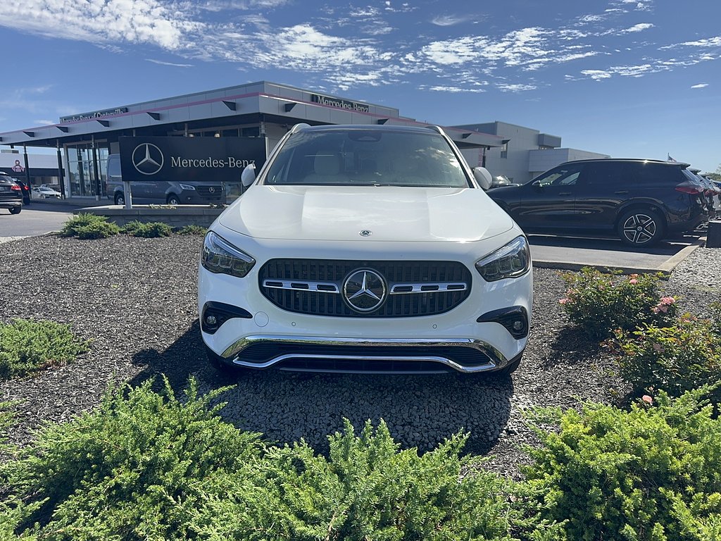 New 2026 Polar White Mercedes-Benz GLA 250 4MATIC® image 6