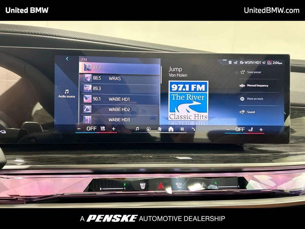 2025 BMW 7 Series 750e - Photo 16