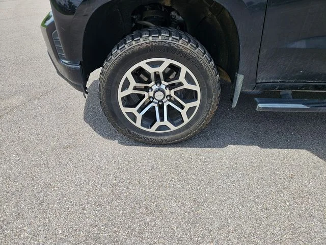Used 2019 Black Chevrolet RST image 26