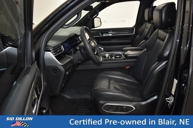 Used 2022 Diamond Black Crystal Pearlcoat Jeep Series III image 7