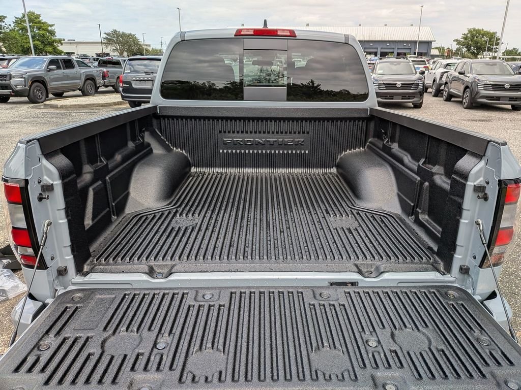 New 2026 Boulder Gray Pearl Nissan Crew Cab SV image 34