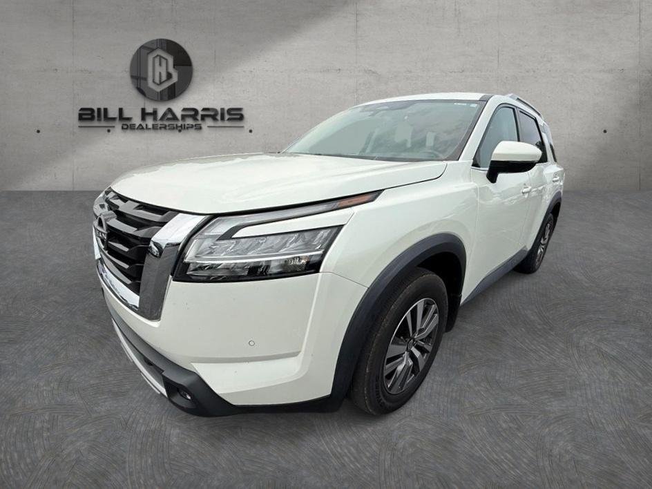 Used 2022 White Nissan SL image 1
