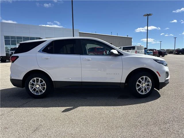 Used 2024 Summit White Chevrolet LT w/1LT Front-Wheel Drive image 8