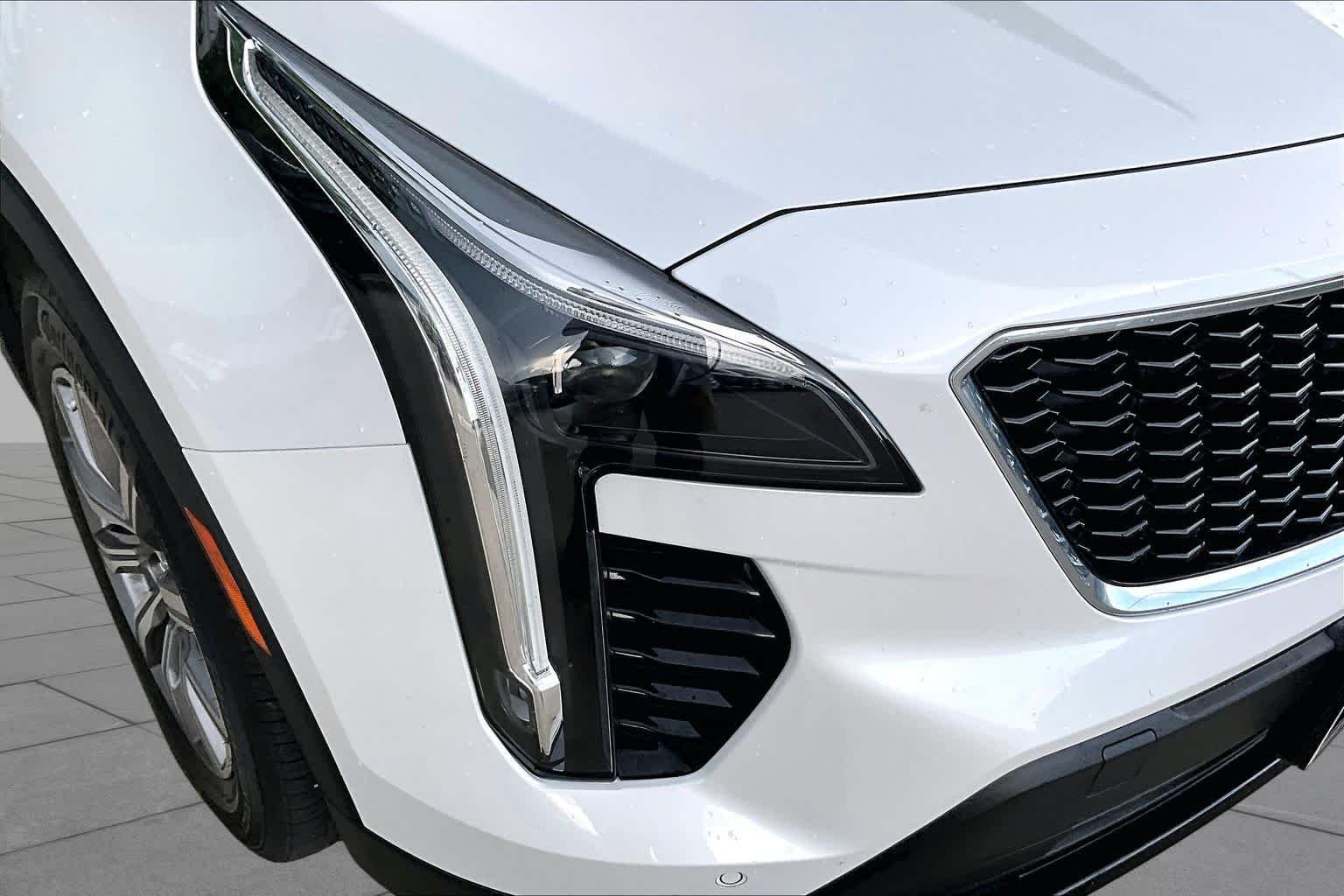 Used 2023 Crystal White Tricoat Cadillac FWD Sport image 28