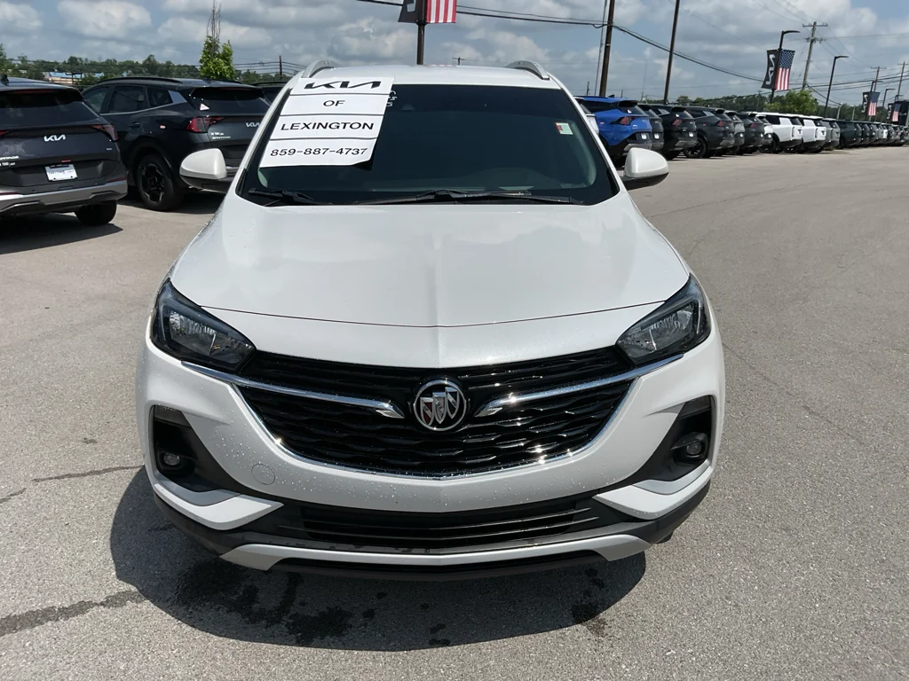 Used 2020 White Frost Tricoat Buick Select image 3