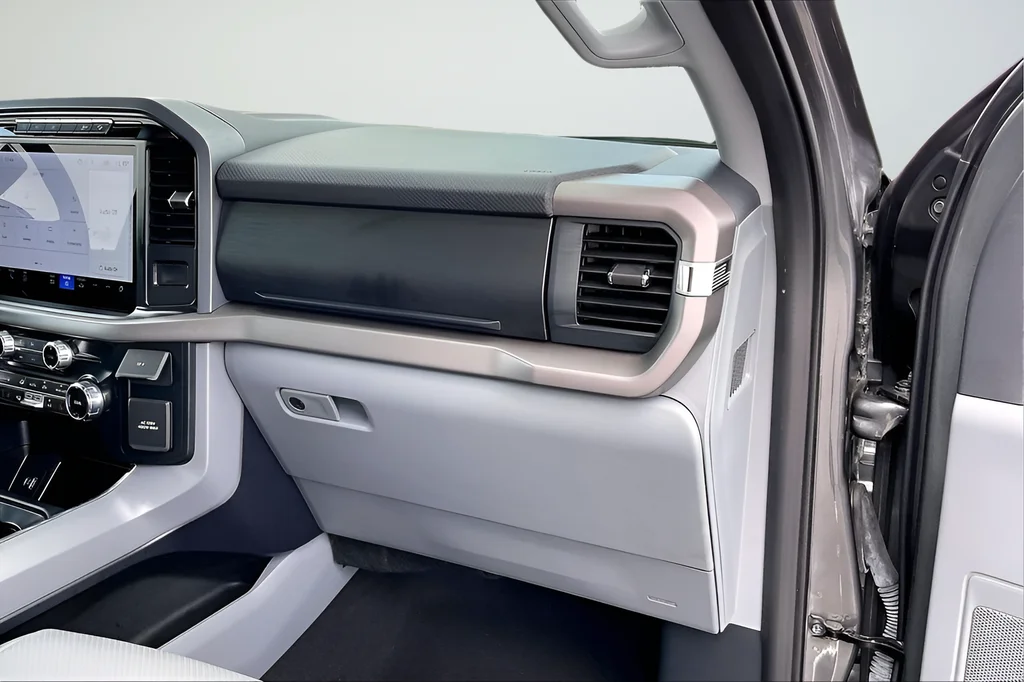 Used 2024 Gray Ford XLT image 21