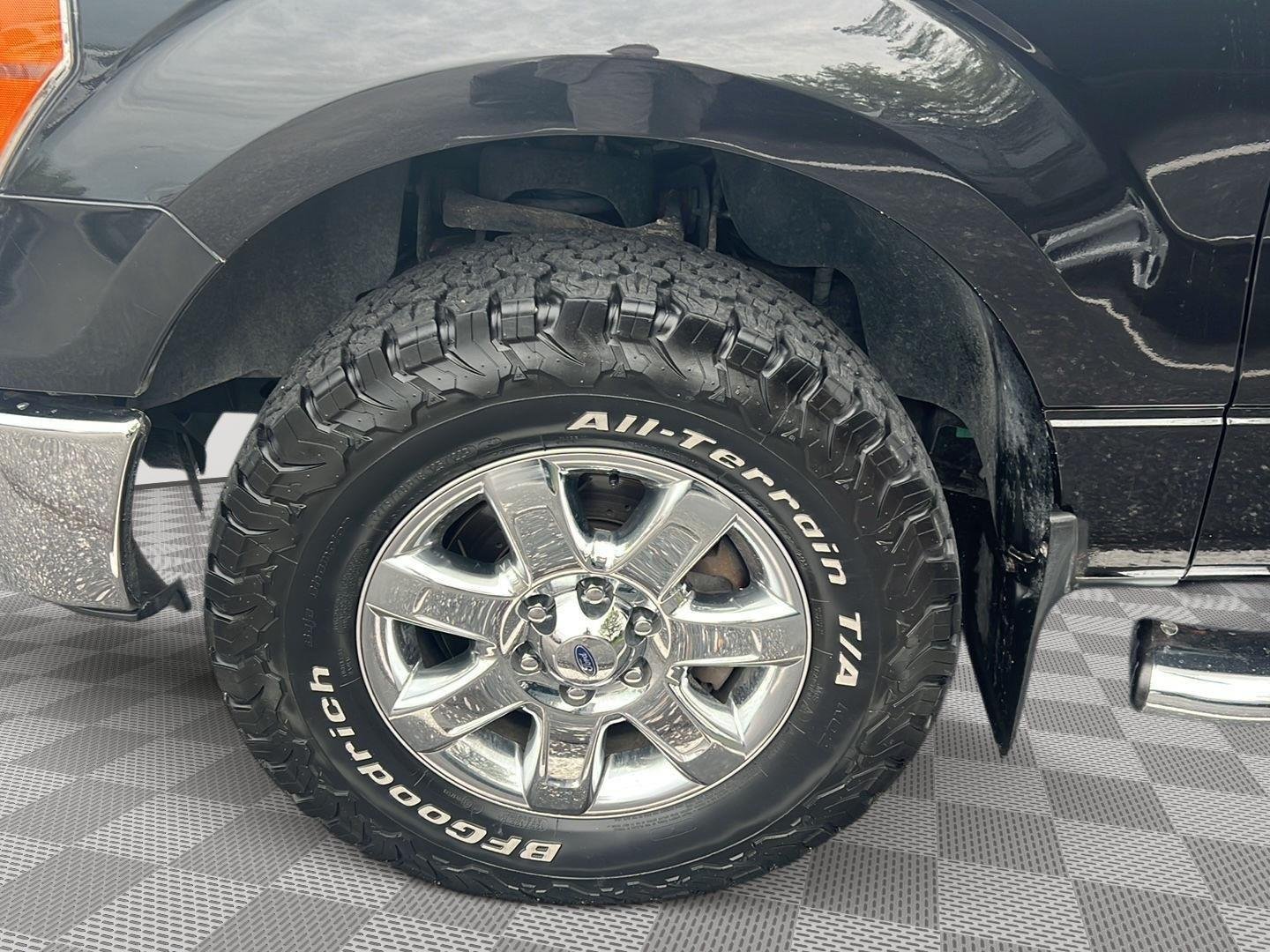 Used 2014 Tuxedo Black Metallic Ford XLT image 3