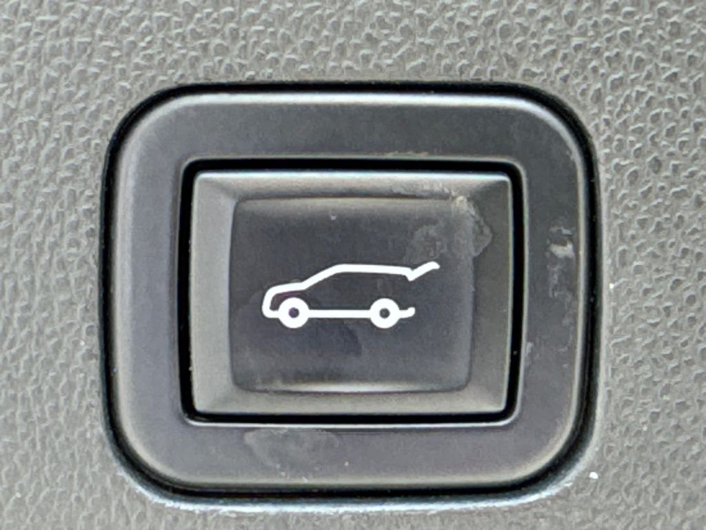 Used 2021 Black Chevrolet Z71 image 19