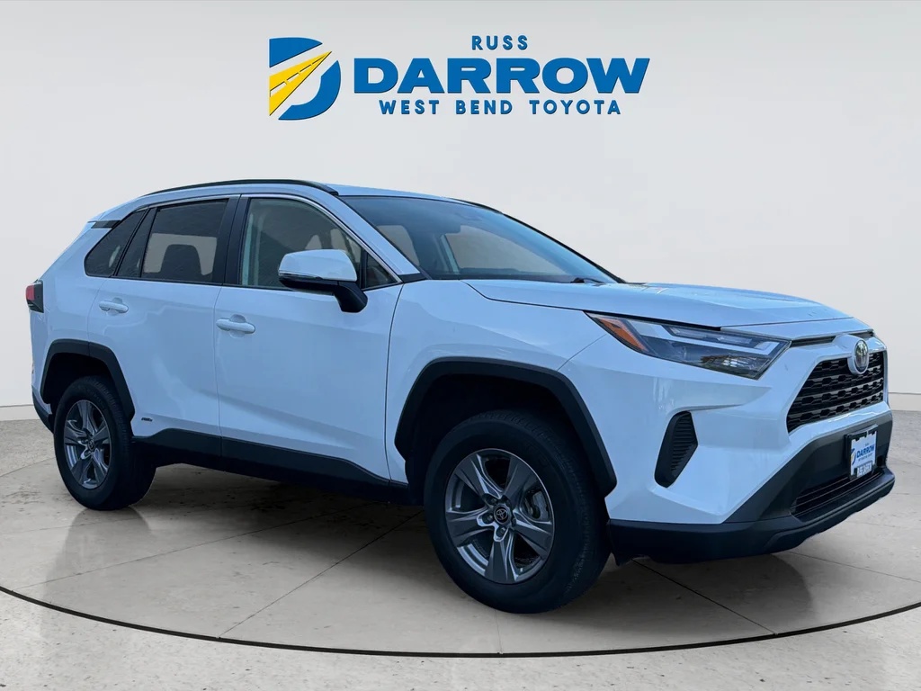 Used 2022 White Toyota XLE image 7