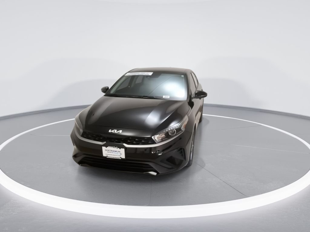 Used 2023 Black Kia LXS image 5