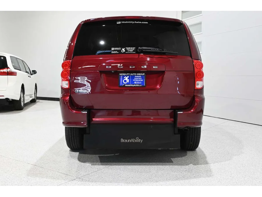 Used 2019 RED Dodge SE Handicap Mobility Van image 7