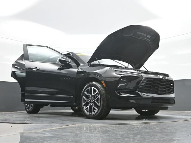 Used 2025 Black Chevrolet RS image 32