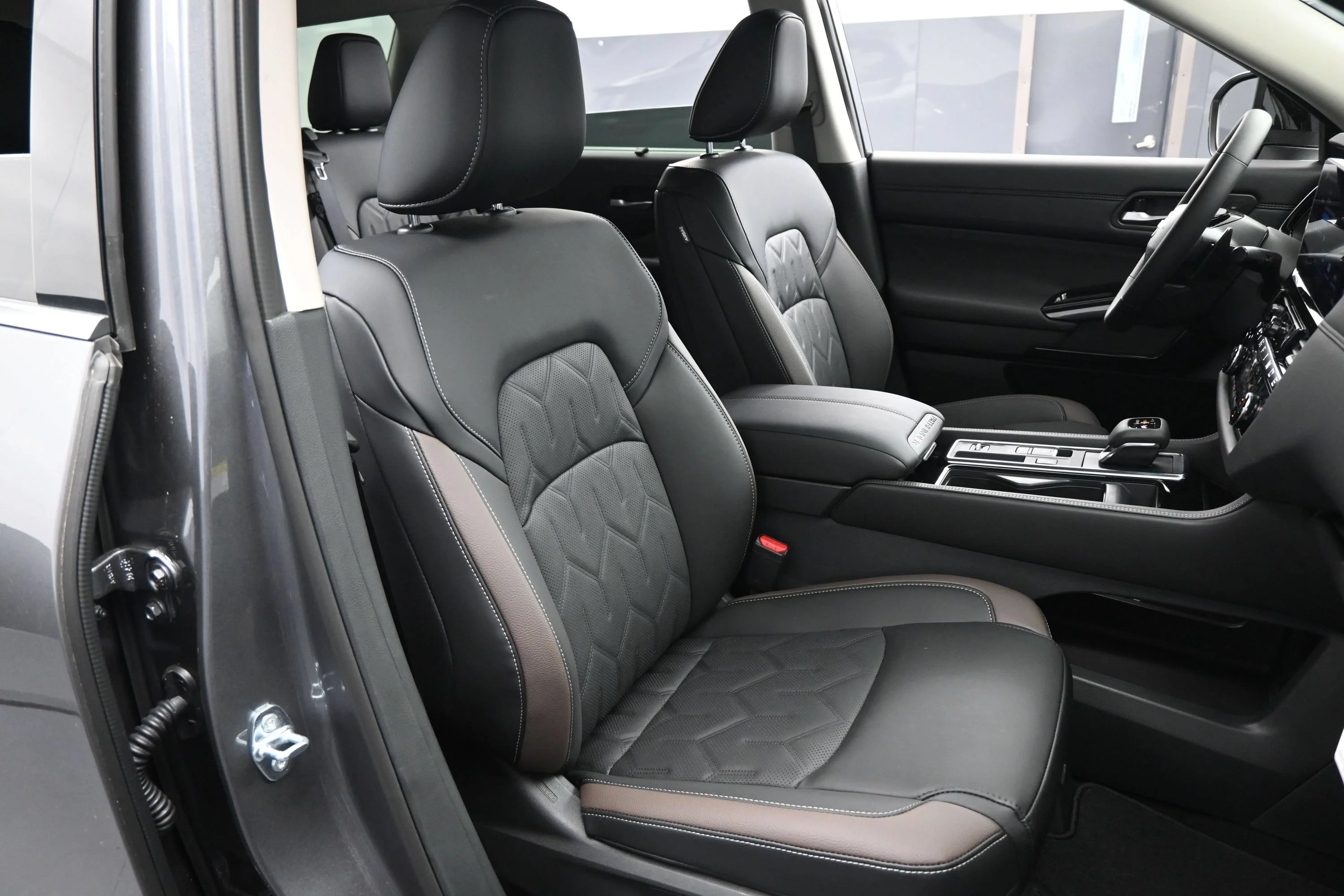 New 2026 Gun Metallic Nissan Platinum image 15