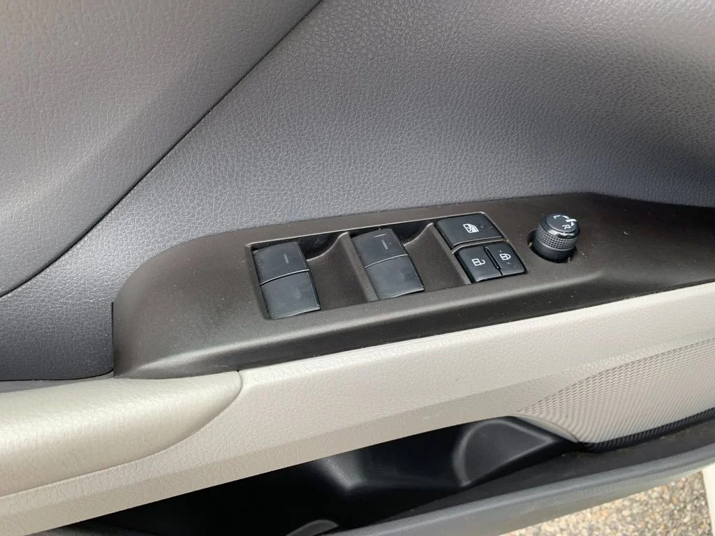 Used 2022 White Toyota LE image 13