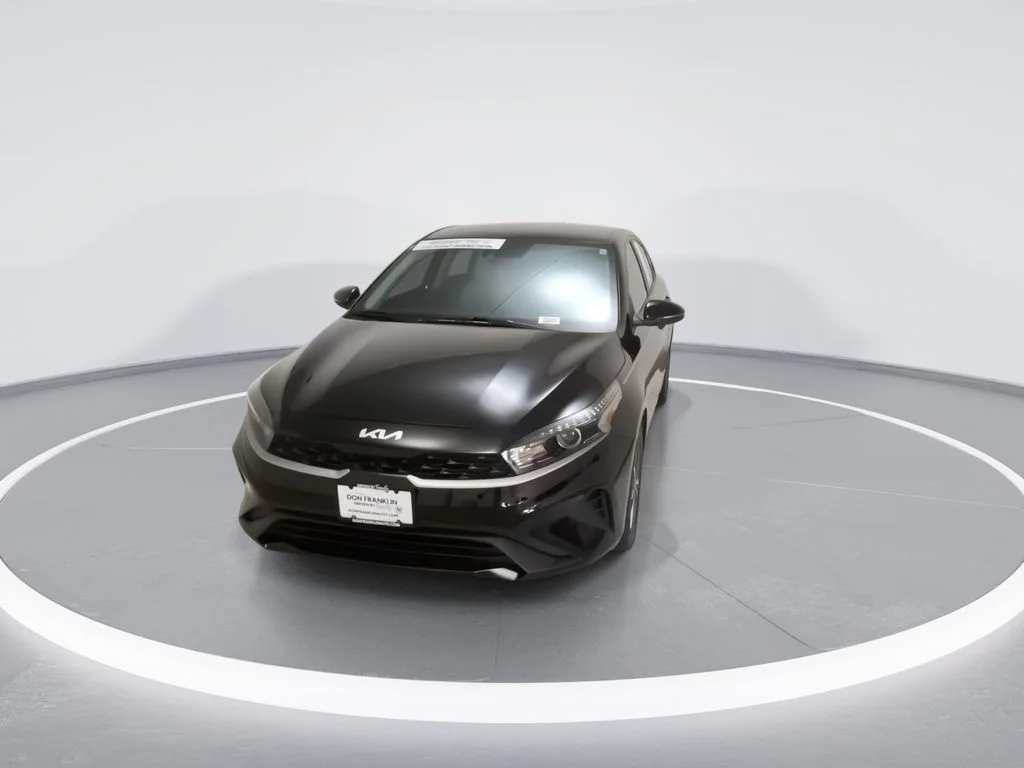Used 2023 Black Kia LXS image 5