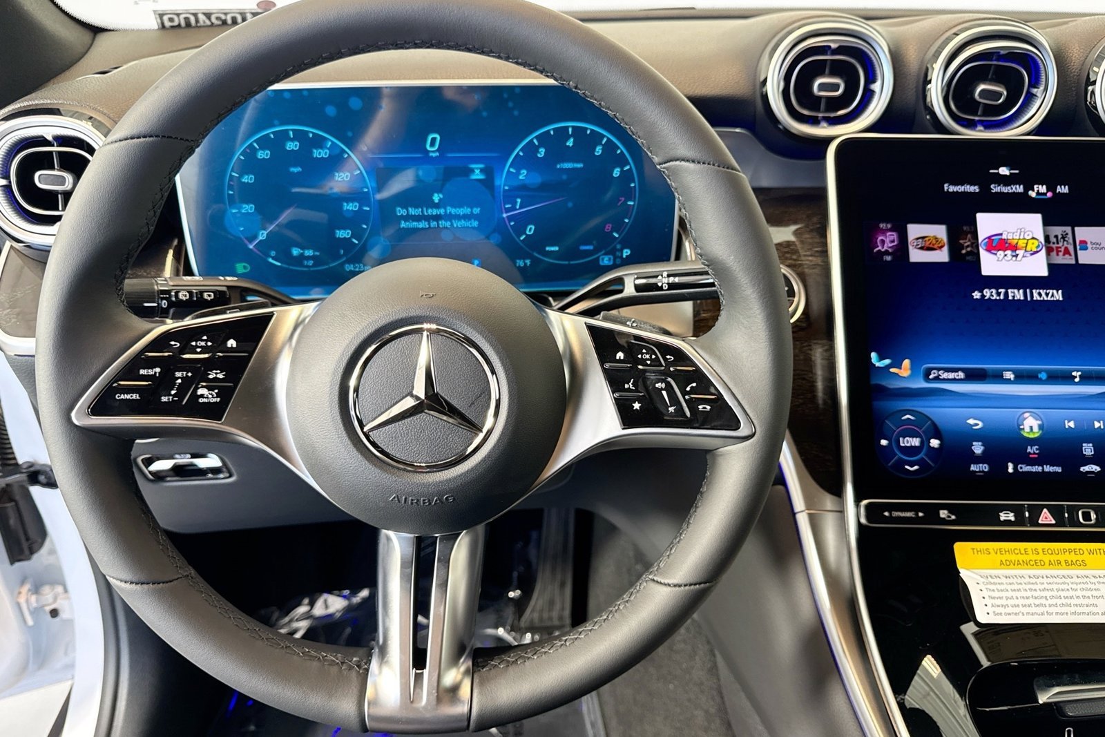 New 2026 MANUFAKTUR Moonlight White Metallic Mercedes-Benz GLC 300 image 11