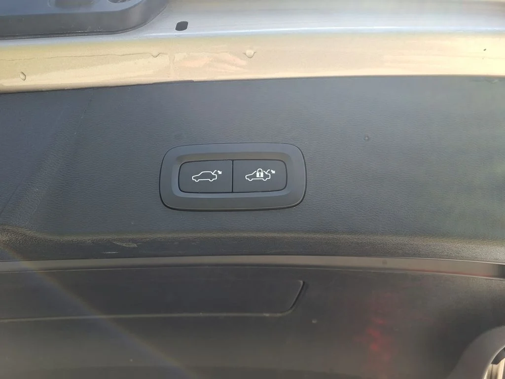 Certified Used 2023  Volvo B5 Plus Bright Theme image 12