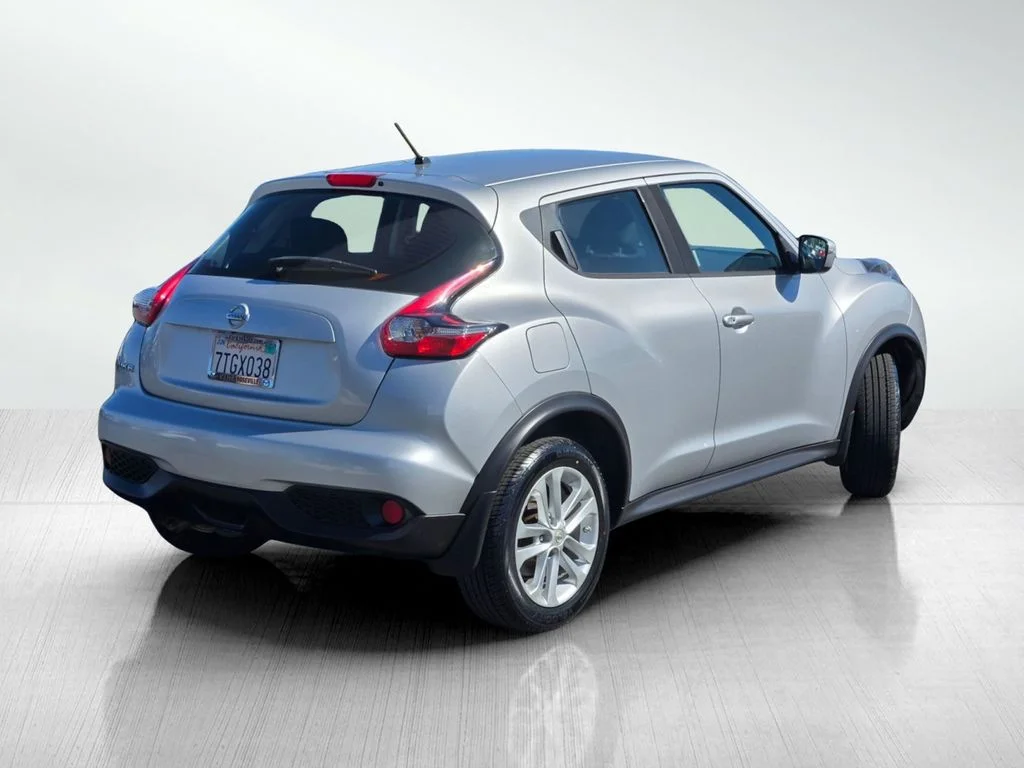 Used 2016 Silver Nissan S image 4