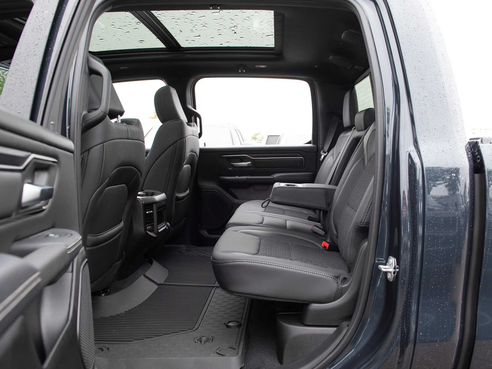 New 2026 Blue RAM Sport* Crew Cab 4x4, HEMI V8, 3.92 Rear Axle Ratio, Panoramic Sunroof image 26