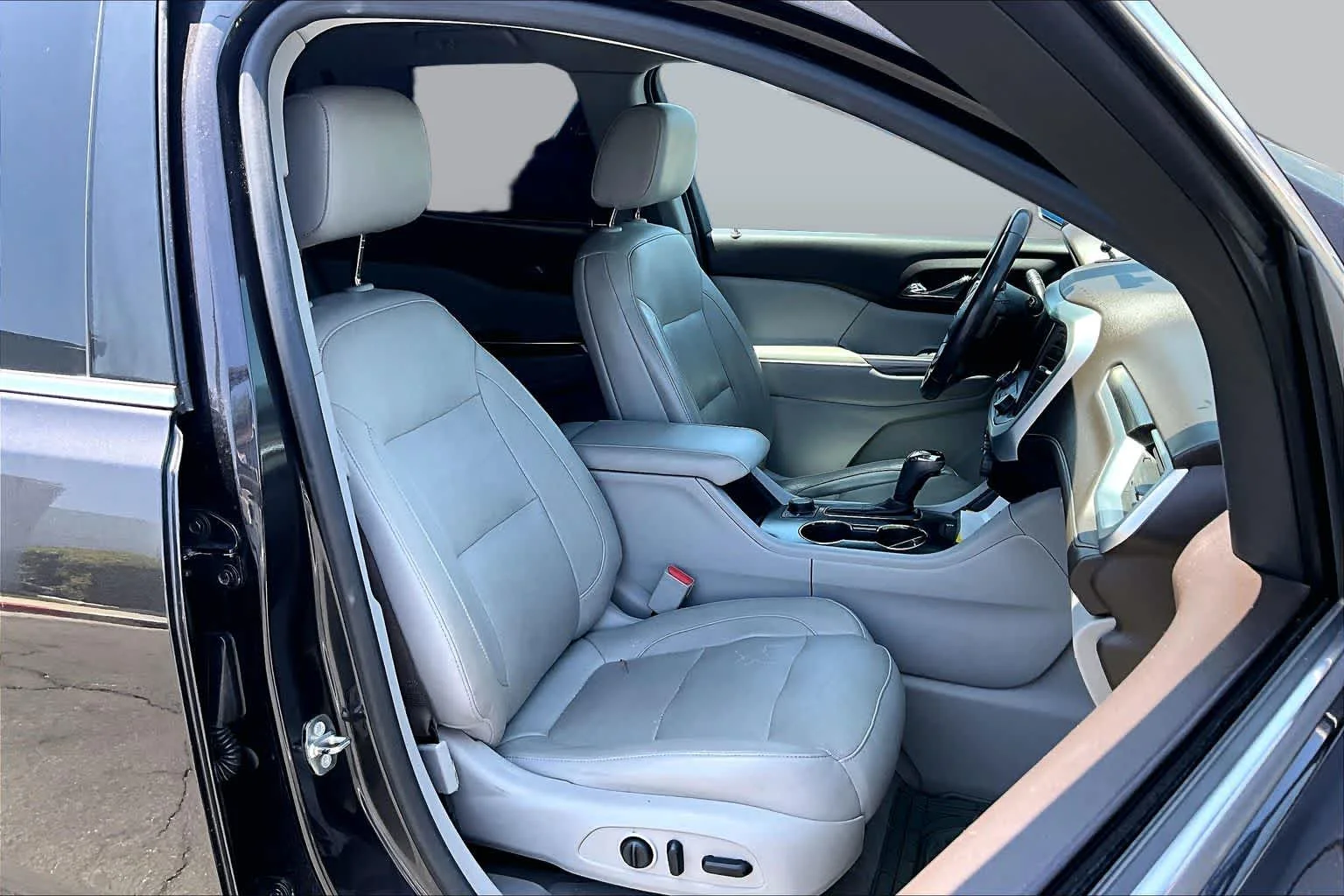 Used 2018 Iridium Metallic GMC SLT image 8