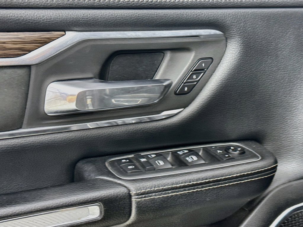 Used 2019 Diamond Black Crystal Pearlcoat Ram Laramie image 21