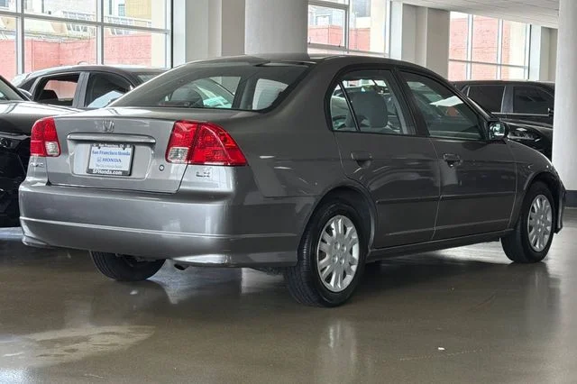 Used 2005 Magnesium Metallic Honda LX image 7
