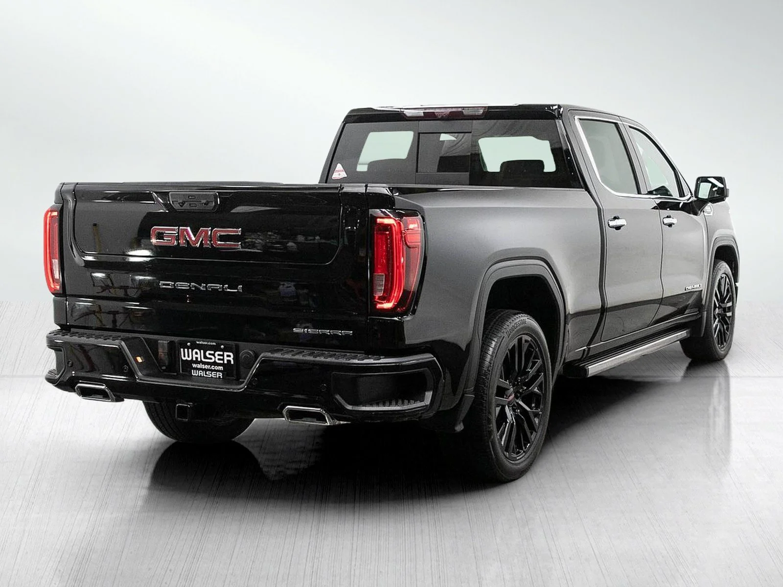 Used 2024 Onyx Black GMC Denali image 5