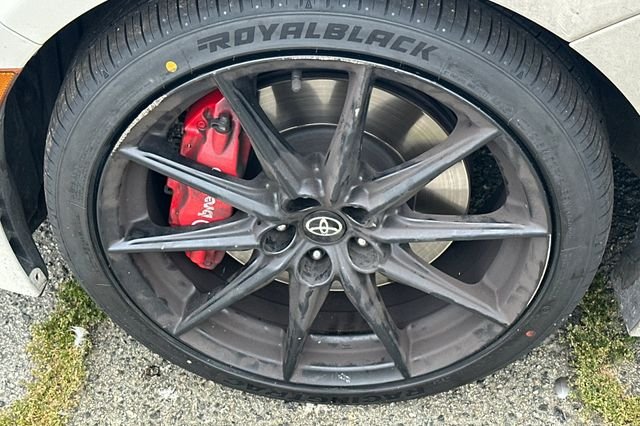 Used 2024  Toyota Premium image 4