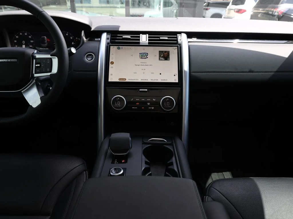 Used 2024 White Land Rover S image 27