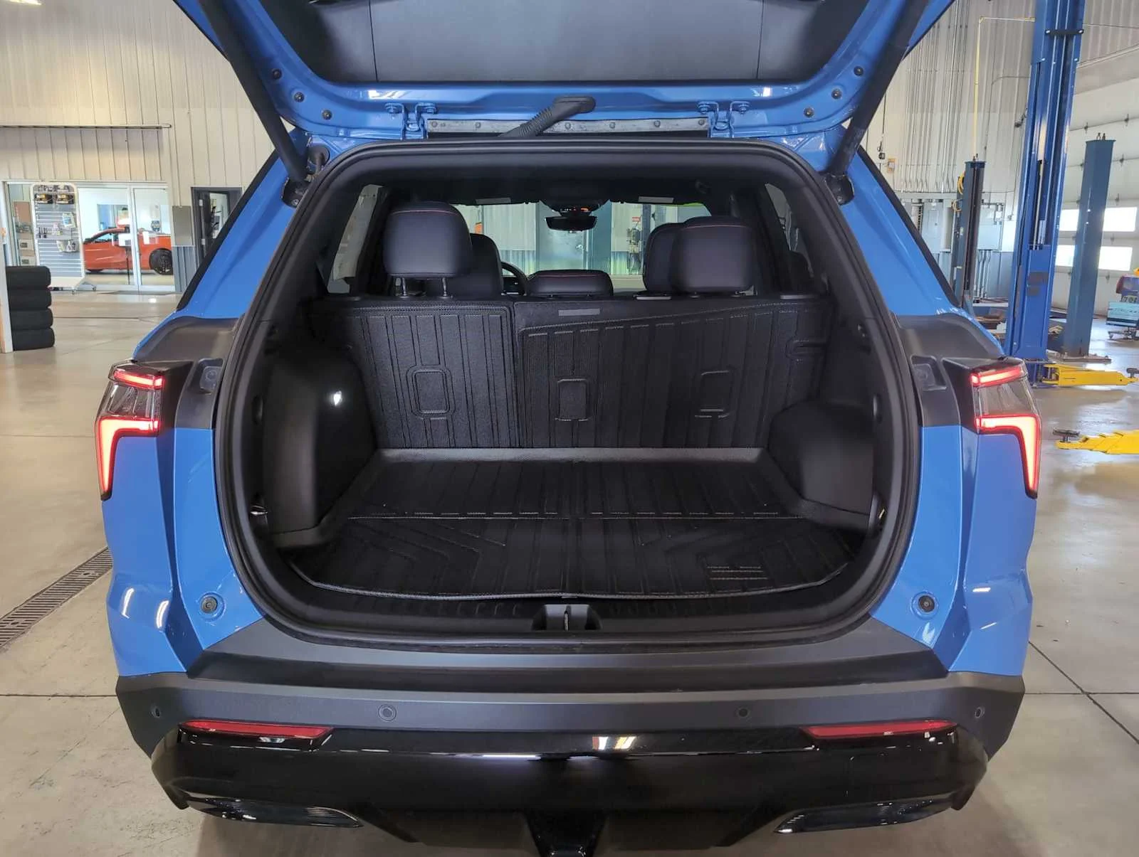 Used 2025 Reef Blue Metallic Chevrolet RS image 25