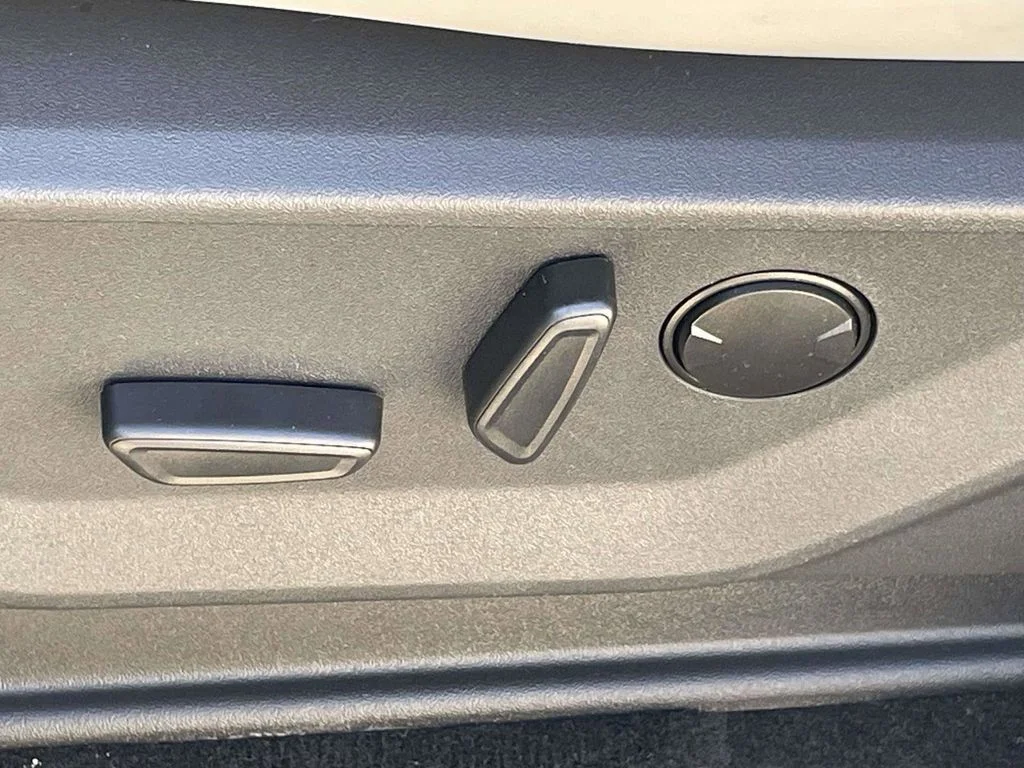 New 2026 Star White Metallic Tri-Coat Ford MAX Active image 14