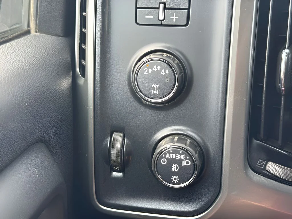 Used 2018 White Chevrolet LT image 13